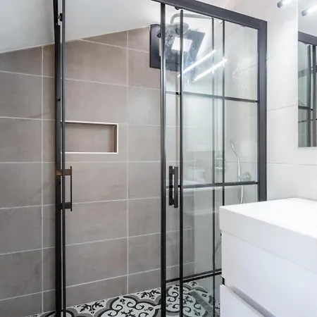 Exclusive Paradise 1 *