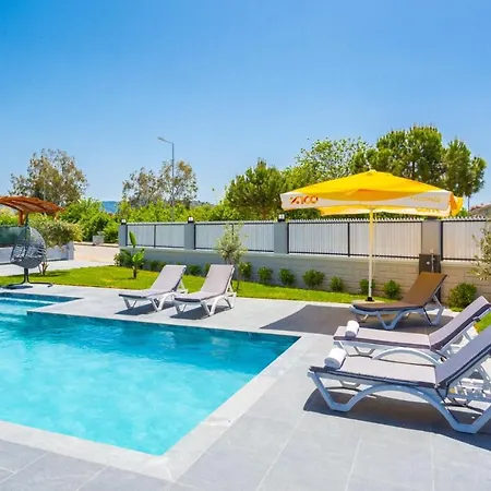 Exclusive Paradise 1 *